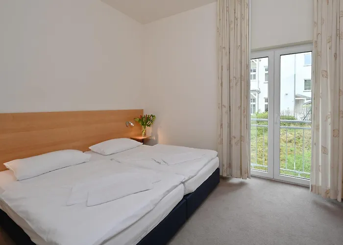 Апартаменты Ferienwohnung-3-in-sellin-auf-ruegen-villa-celia-wlan-und-sauna-200-m-vom-strand-entfernt Зеллин